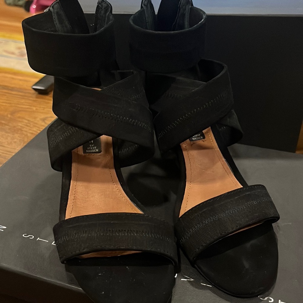 Like New Steven by Steve Madden 7.5 black wedge sandal